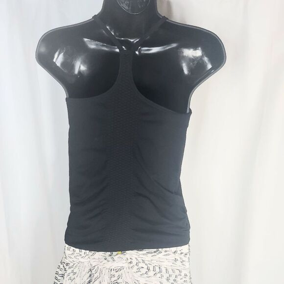 Championship black razorback tank with built in padding size large - Picture 4 of 6